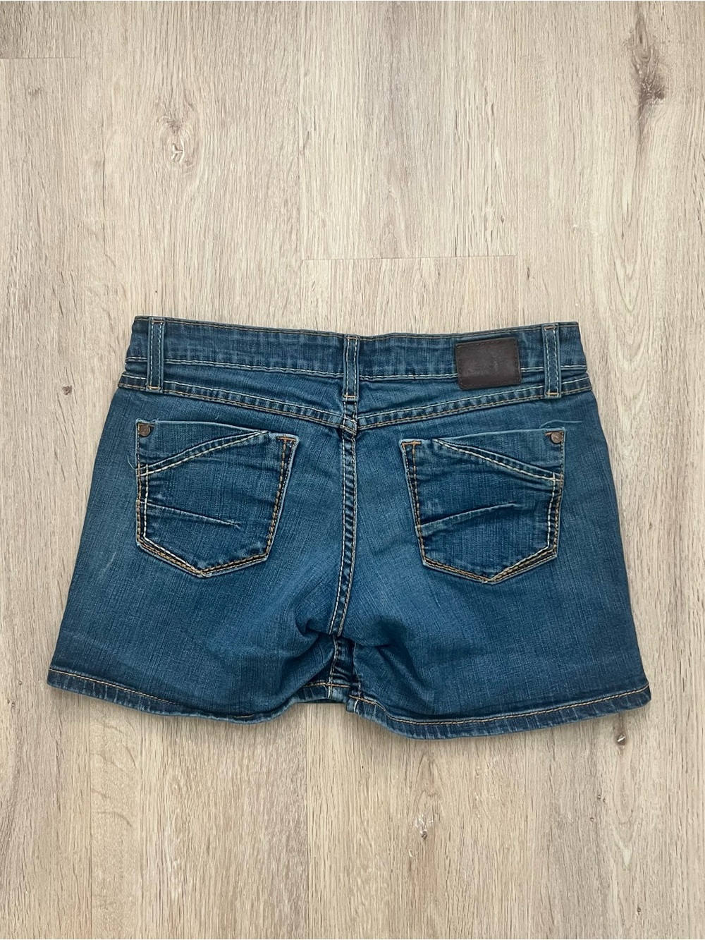 BKE Sabrina Denim Shorts Womens 27 Medium Wash Distressed Y2K (Fits 29)